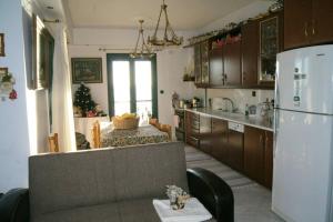 Kuchyň nebo kuchyňský kout v ubytování Seafront Maisonette in Kardamyli + 24 fotografií