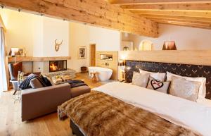 Postel nebo postele na pokoji v ubytování Hotel Piz Buin Klosters