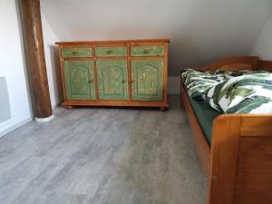 Voodi või voodid majutusasutuse Apartmány Svatá toas