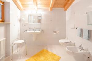 A bathroom at Am Rainell Hof Még 22 kép