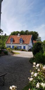 a large white house with an orange roof at B&B au petit tambour d'Autingues in Autingues