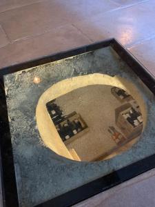 a reflection of a building in a pool of water at L'aile du Chateau in Ramatuelle +29 photos