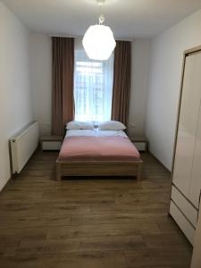 En eller flere senge i et værelse på Apartament Angelina