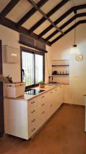 Quiet House in Malaga tesisinde mutfak veya mini mutfak