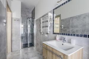 a bathroom with a sink and a shower at Lion Apartments - Haffnera 19 in Sopot