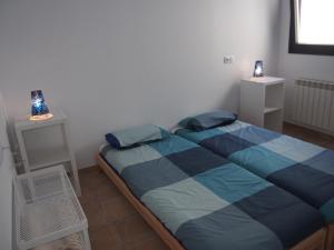 Кровать или кровати в номере Plaça Major 17 2n 2a Apartament al centre de Banyoles