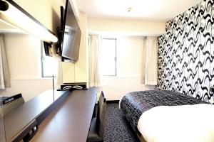 Телевизор и/или развлекательный центр в APA Hotel Sagaeki Minamiguchi