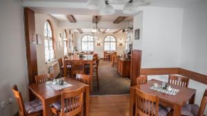 Reštaurácia alebo iné gastronomické zariadenie v ubytovaní Hotel Atlas