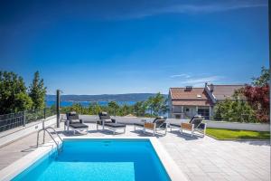 Bazén v ubytování Villa Rina - luxury holiday home nebo v jeho okolí
