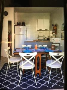 Η κουζίνα ή μικρή κουζίνα στο Villa les carlins +10 φωτογραφίες