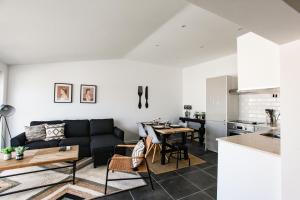 a kitchen and living room with a couch and a table at Casa dos Castelos in Évora