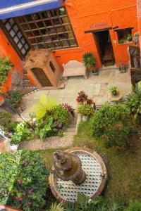 an aerial view of a garden with a snake statue at Casa Azul in Guanajuato