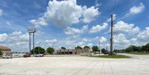an empty parking lot in front of a building at Baymont by Wyndham Litchfield in Litchfield