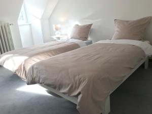 En eller flere senge i et værelse på Villa Bergmann