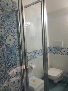 Ванная комната в Sorrento Penthouse Suites