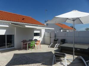 A patio or other outdoor area at Maison 3 étoiles proche mer et son SPA privatif
