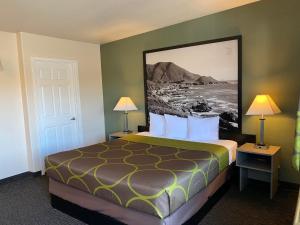 Gallery image of Super 8 by Wyndham Monterey in Monterey