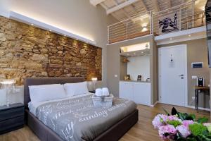 Postel nebo postele na pokoji v ubytování Il Borgo Luxury Suites