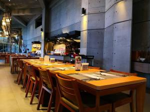 a long dining room with a long table and chairs at Khokak Panoramas Hotel in Gukeng