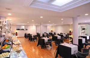 Makanan di atau berdekatan hotel