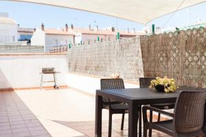 Balkón nebo terasa v ubytování Patio Budget Apartment 12