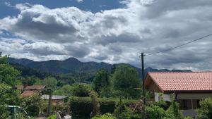 Nespecifikovaný výhled na hory nebo výhled na hory při pohledu z apartmánu + 10 fotografií