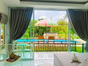 Bazén v ubytování Koh Chang Havana Pool Villa nebo v jeho okolí