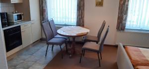 Kuchyň nebo kuchyňský kout v ubytování Ferienwohnung im Prossner Gründel