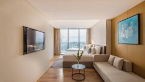TV/trung tâm giải trí tại Sel de Mer Hotel & Suites