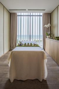 Giường trong phòng chung tại Sel de Mer Hotel & Suites