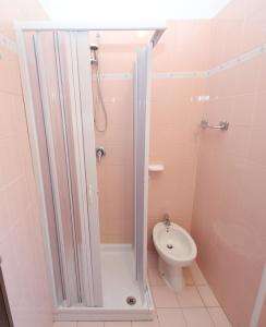 a bathroom with a shower and a toilet at Villa Gloria appartamento D02 in Rosolina Mare +11 photos