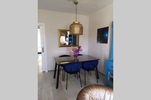 Telewizja i/lub zestaw kina domowego w obiekcie apartamento Costa Sancti-Petri La Barrosa Chiclana