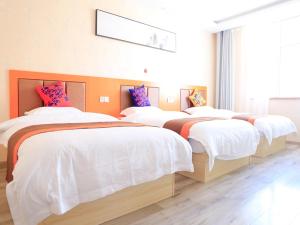 Gallery image of JUN Hotels Gansu Lanzhou Lanzhou New District Jing'er Road Asia-Pacific World Trade Center Square in Lanzhou