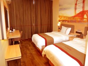 Postel nebo postele na pokoji v ubytování Thank Inn Chain Hotel Jiyuan Bei'an New District Xixia Lake
