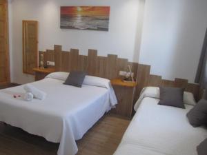 a bedroom with two beds in a room at Hospedaje Villanueva in Tarifa