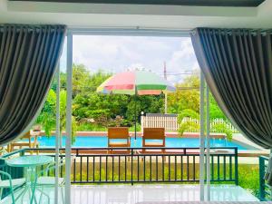 Bazén v ubytování Koh Chang Havana Pool Villa nebo v jeho okolí