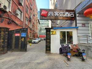 a motorcycle parked in front of a building at Thank Inn Chain Hotel Taiyang Yingze District Xiyang City Market City Hall in Taiyuan