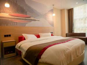 En eller flere senge i et værelse på Thank Inn Chain Hotel Guizhou Guiyang Guanshanhu District Century City Store