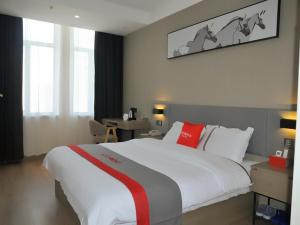 Katil atau katil-katil dalam bilik di JUN Hotels Shandong Liaocheng Eco-Tech Development Zone Contmporary International Plaza