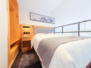 Voodi või voodid majutusasutuse JUN Hotels Gangxi Nanning Wuming Xiangshan Avenue toas
