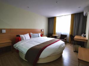 a hotel room with a large bed and a window at Thank Inn Plus Hotel Shijiazhuang Gaocheng District Century Avenue in Shijiazhuang