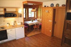 a kitchen with a table and a dining room at Ferienwohnungen Vogelrast in Berchtesgaden