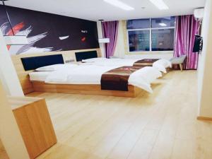 Ein Bett oder Betten in einem Zimmer der Unterkunft Thank Inn Chain Hotel Jiangxi Ganzhou Yudu County Railway Station Store