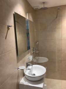 a bathroom with a sink and a mirror at Noufaro in Mylopotas