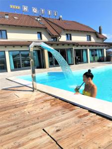 Bazén v ubytování 16 Lakes Hotel nebo v jeho okolí