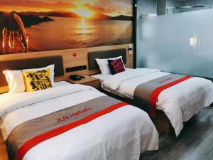מיטה או מיטות בחדר ב-JUN Hotels Shandong Taian Dongping Museum