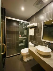 Bilik mandi di Thank Inn Chain Hotel Jiangsu Suzhou High-tech Zone Majian Xintiandi