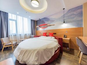 Voodi või voodid majutusasutuse Thank Inn Chain Hotel Luoyang Jianxi District Jianshe Road toas