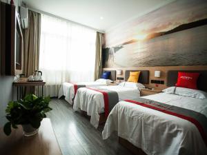 Giường trong phòng chung tại JUN Hotels Hebei Xingtai Qiaodong District South Xinhua Road