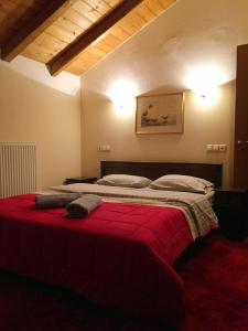En eller flere senge i et værelse på Villa Dream Arachova